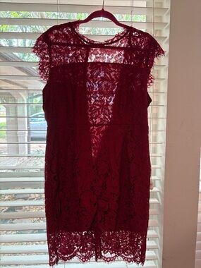 Lace Cap-Sleeve Mini Dress in Burgundy